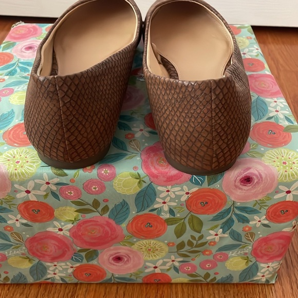 EUC - Express Flat Shoes Faux Leather - Picture 4 of 5